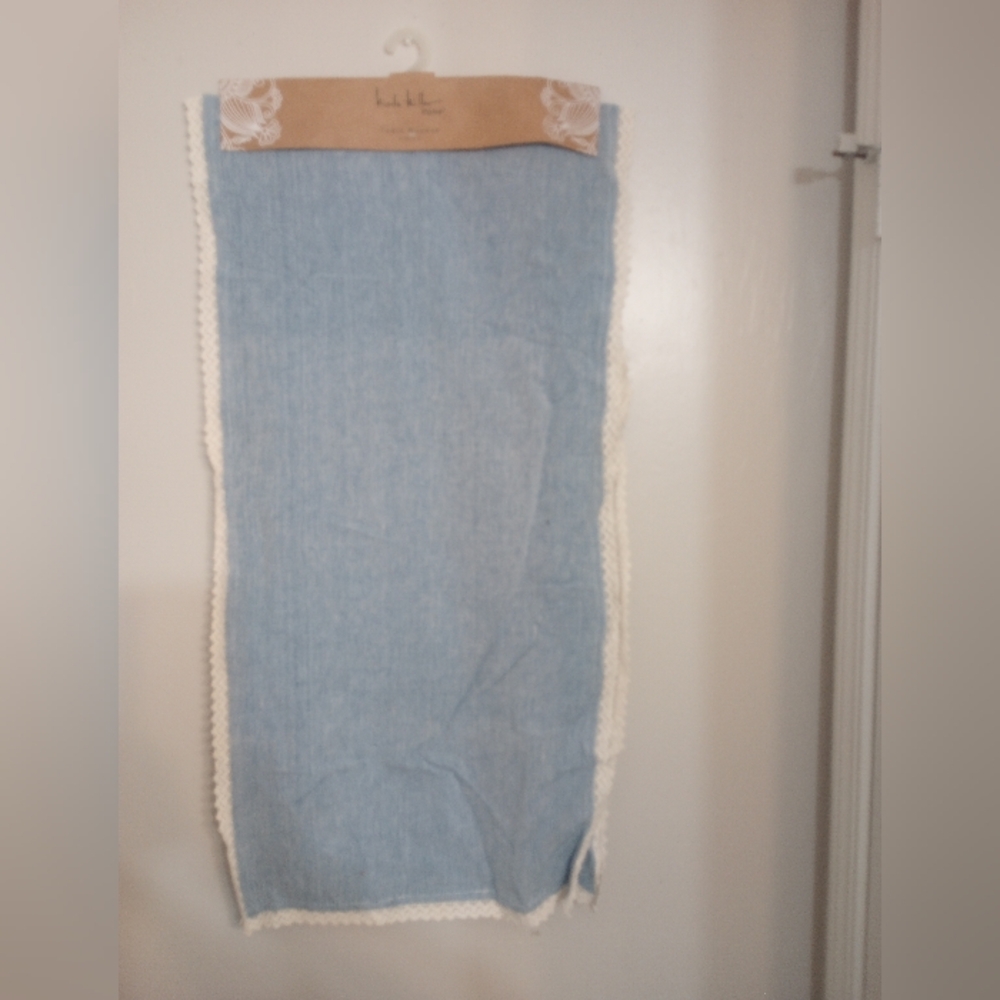 Nicole Miller Table Runner NWT